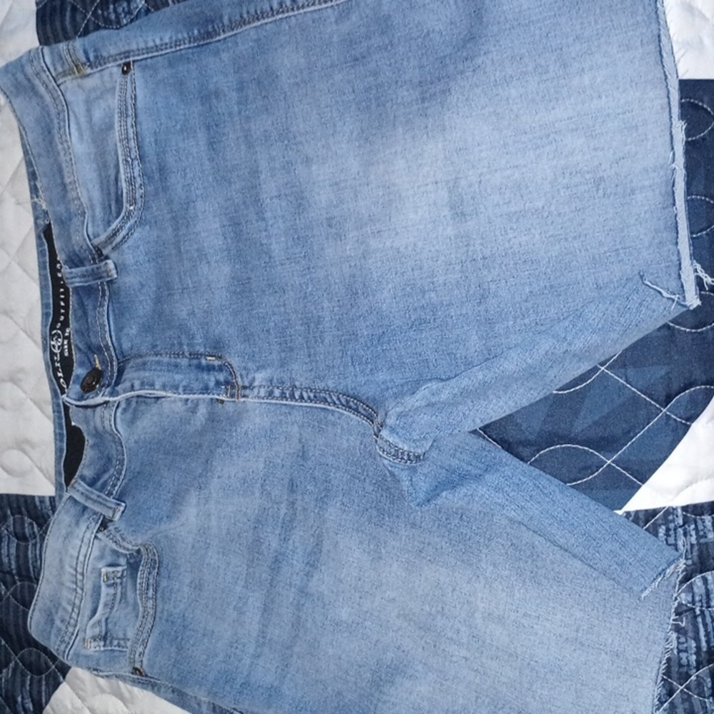 Woman's denim shorts,by Lincoln outfitters casual blue jean design,